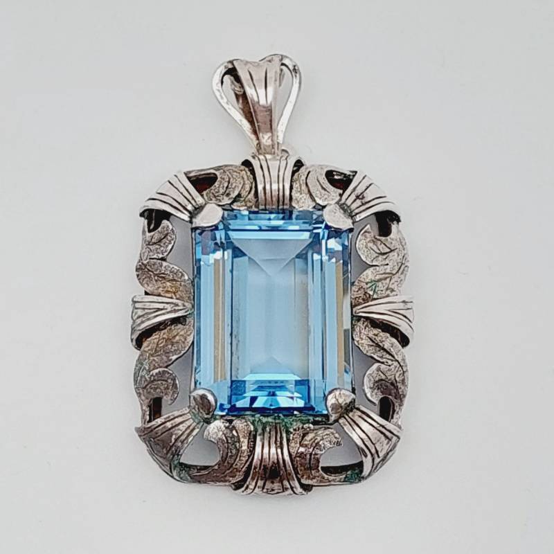Antiker Großer 935Er Silber Anhänger Jugendstil Mit Blauen Farbstein Aquamarin Farbend Antiker Großer 935Er Silber Anhänger Jugendstil Mit Blauen Farbstein Aquamarin Farbend von SchmuckparadiesShop