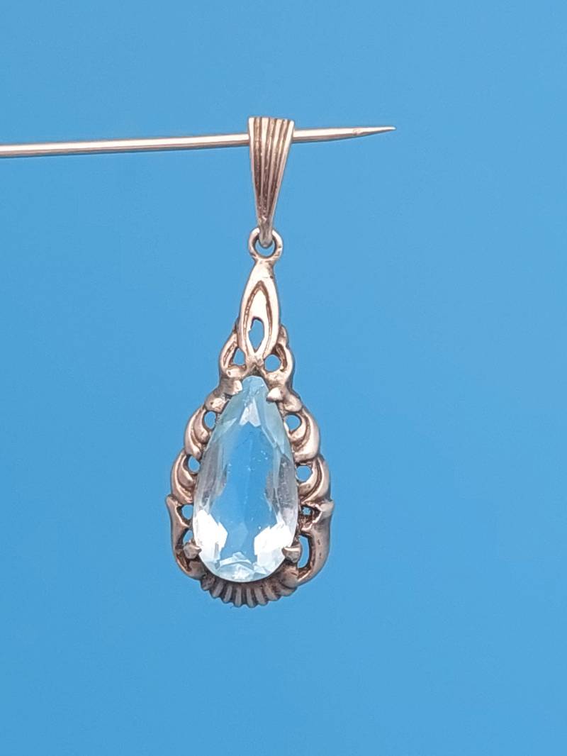 Antiker Silber Anhänger Art Deco Hellblau Geschliffener Stein Aquamarin Farbe 835 Silberanhänger Antiker Silber Anhänger Art Deco Hellblau Geschliffener Stein Aquamarin Farbe 835 Silberanhänger von SchmuckparadiesShop