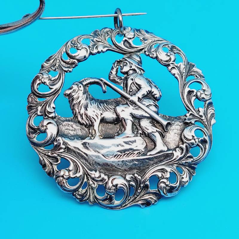 Antiker Silber Anhänger Aus 830Er Mit Jäger Gämse Trachtenschmuck von SchmuckparadiesShop