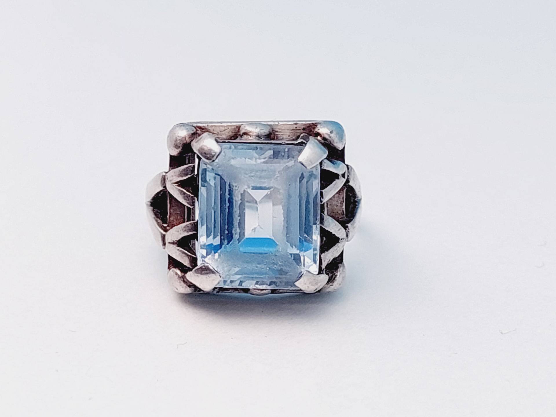 Antiker Silber Ring Aquamarin Farbender Stein Hellblau Antiker Schmuck Ringgrösse 14 Antiker Silber Ring Aquamarin Farbender Stein Hellblau Antiker Schmuck Ringgrösse 14 von SchmuckparadiesShop