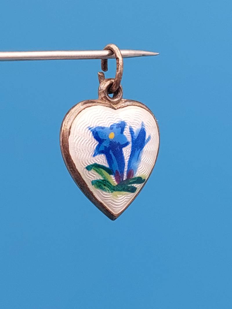 Antiker Silberner Anhänger 835 Silber Herz Blumen Emaille Bettelarmband Glücksbringer Guliosch Antiker Silberner Anhänger 835 Silber Herz Blumen Emaille Bettelarmband Glücksbringer Guliosch von SchmuckparadiesShop