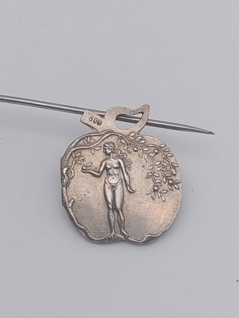Antiker Silberner Anhänger Jugendstil Adam Eva Paradies Apfel Bettelarmband Glücksbringer Charm von SchmuckparadiesShop