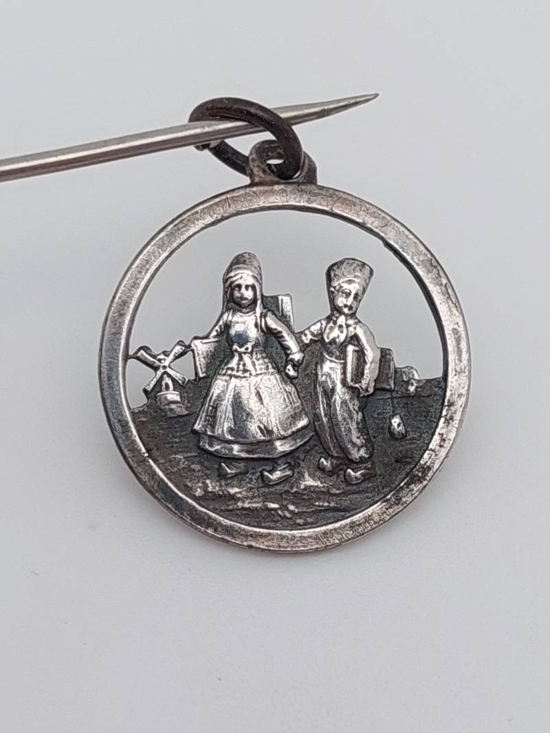 Antiker Silberner Anhänger Jugendstil Junge Mädchen Bettelarmband Glücksbringer Charm von SchmuckparadiesShop