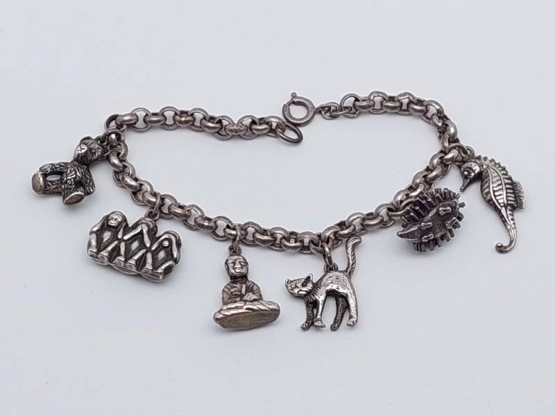 Antikes 835Er Silber Bettelarmband 6 Anhänger 3 Affen Buddha Teddybär Kater Igel Seepferdchen Erbskette von SchmuckparadiesShop