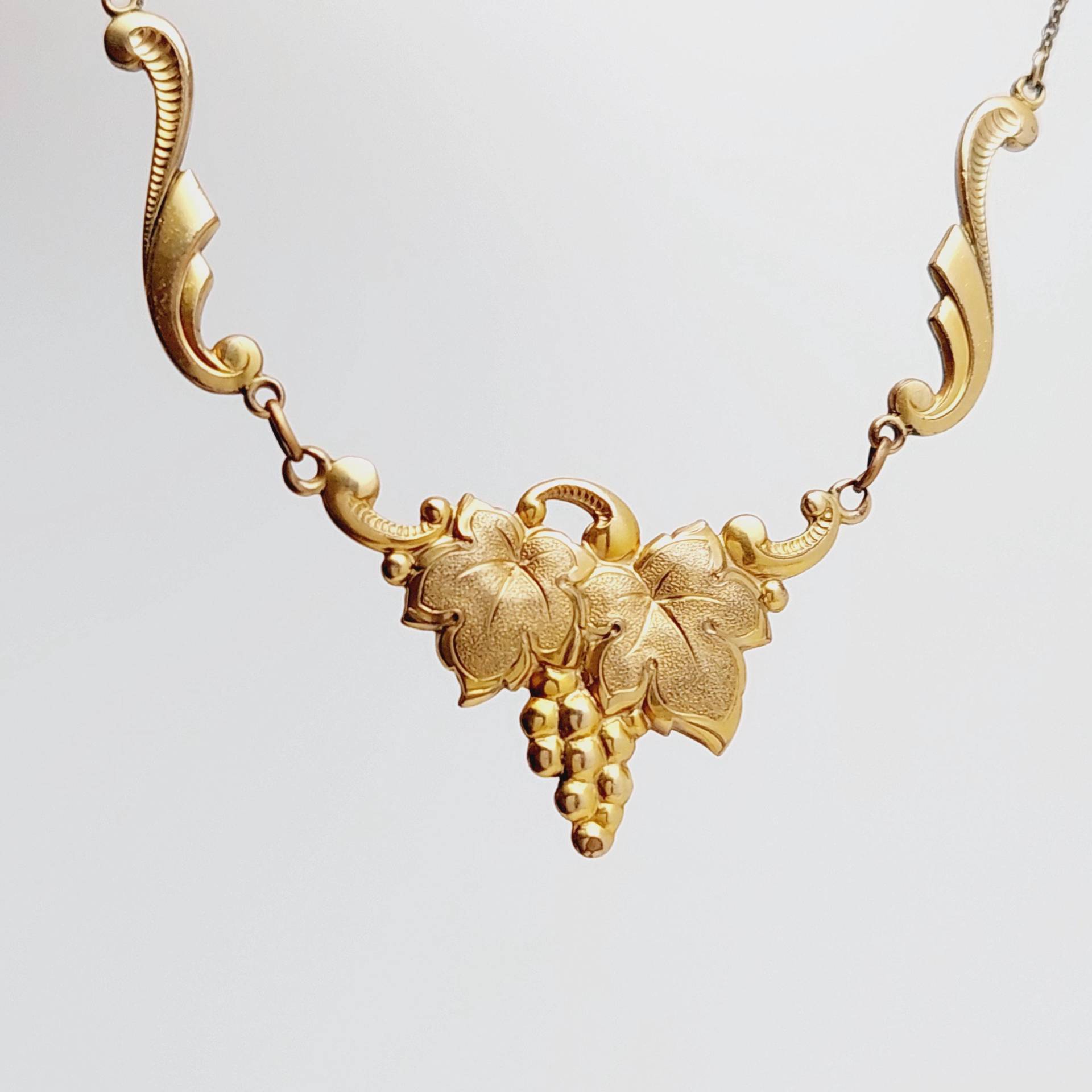 Antikes Double Collier Vergoldet Anhänger Jugendstil Trauben Reben Weintrauben von SchmuckparadiesShop