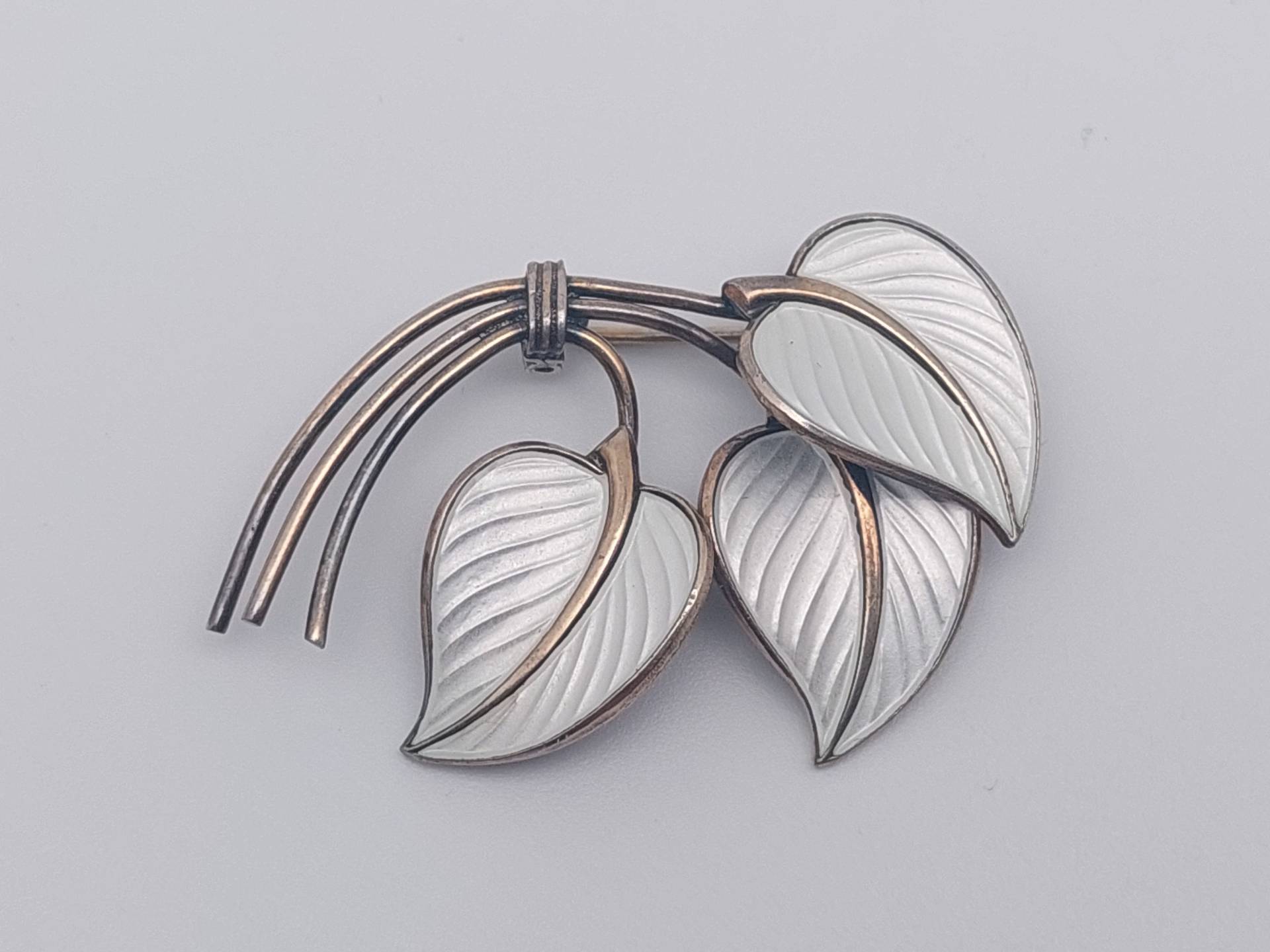 Atemberaubende Vintage Sterlingsilber Weiß Emaille Blumenbrosche Norwegen 925Er Silber von SchmuckparadiesShop