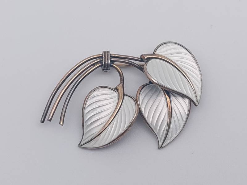 Atemberaubende Vintage Sterlingsilber Weiß Emaille Blumenbrosche Norwegen 925Er Silber von SchmuckparadiesShop