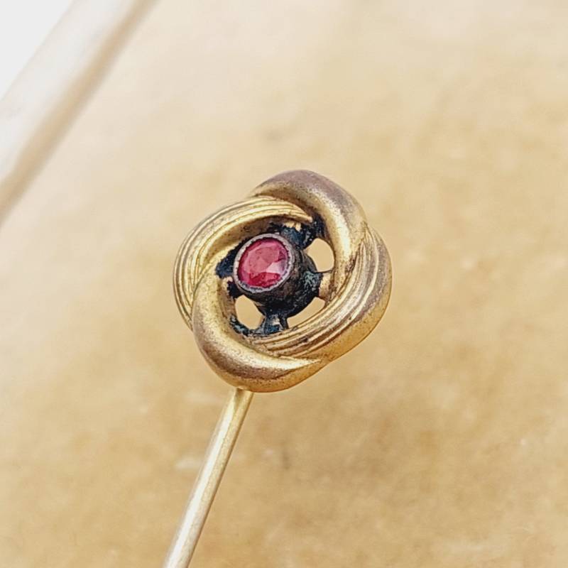Biedermeier Krawattennadel Andreas Daub Goldfarbe Tombak Anstecknadel Reversnadel Nadel Mit Roten Stein Antik von SchmuckparadiesShop