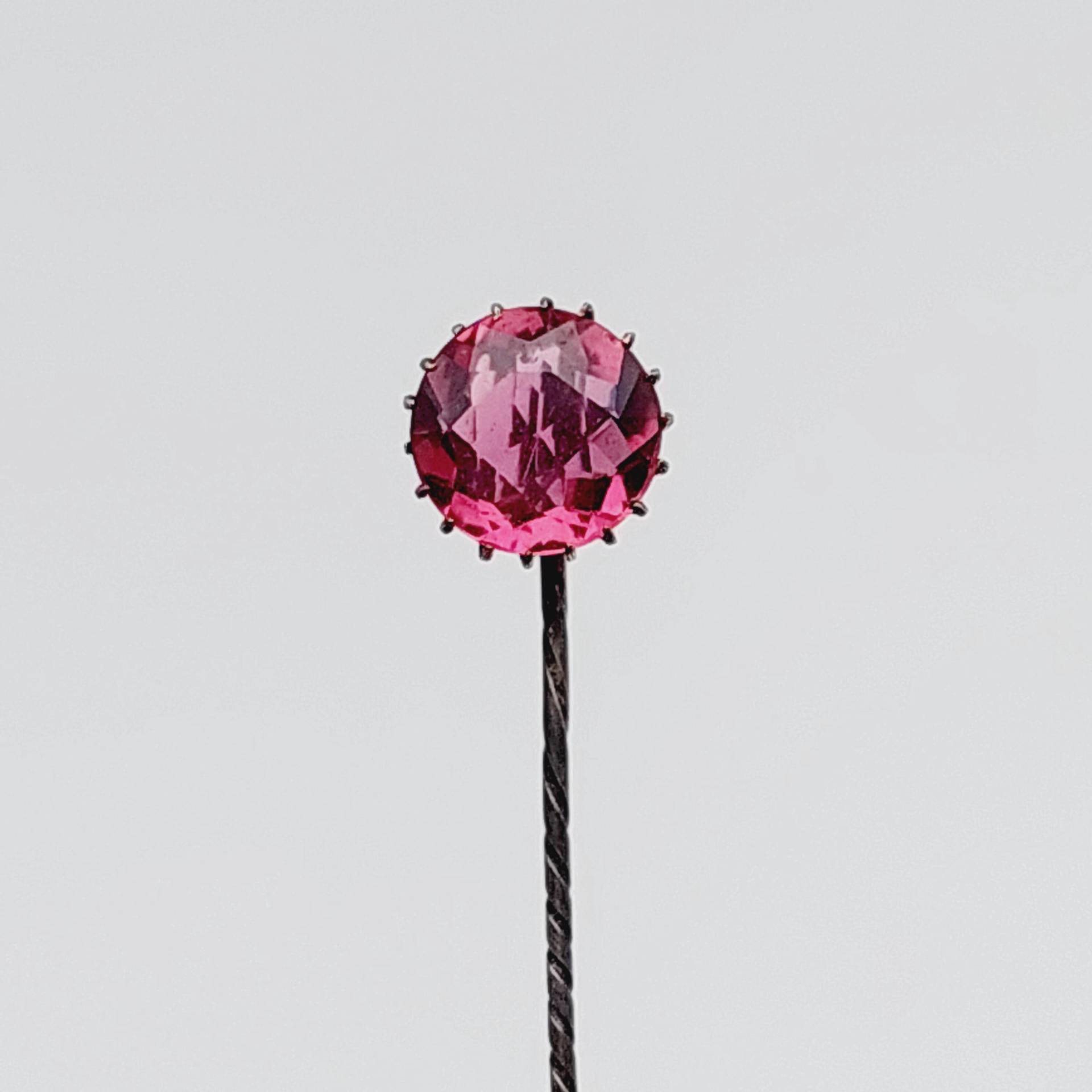 Biedermeier Krawattennadel Goldfarbe Tombak Anstecknadel Reversnadel Nadel Rot Farbstein Antik Biedermeier Krawattennadel Goldfarbe Tombak Anstecknadel Reversnadel Nadel Rot Farbstein Antik von SchmuckparadiesShop