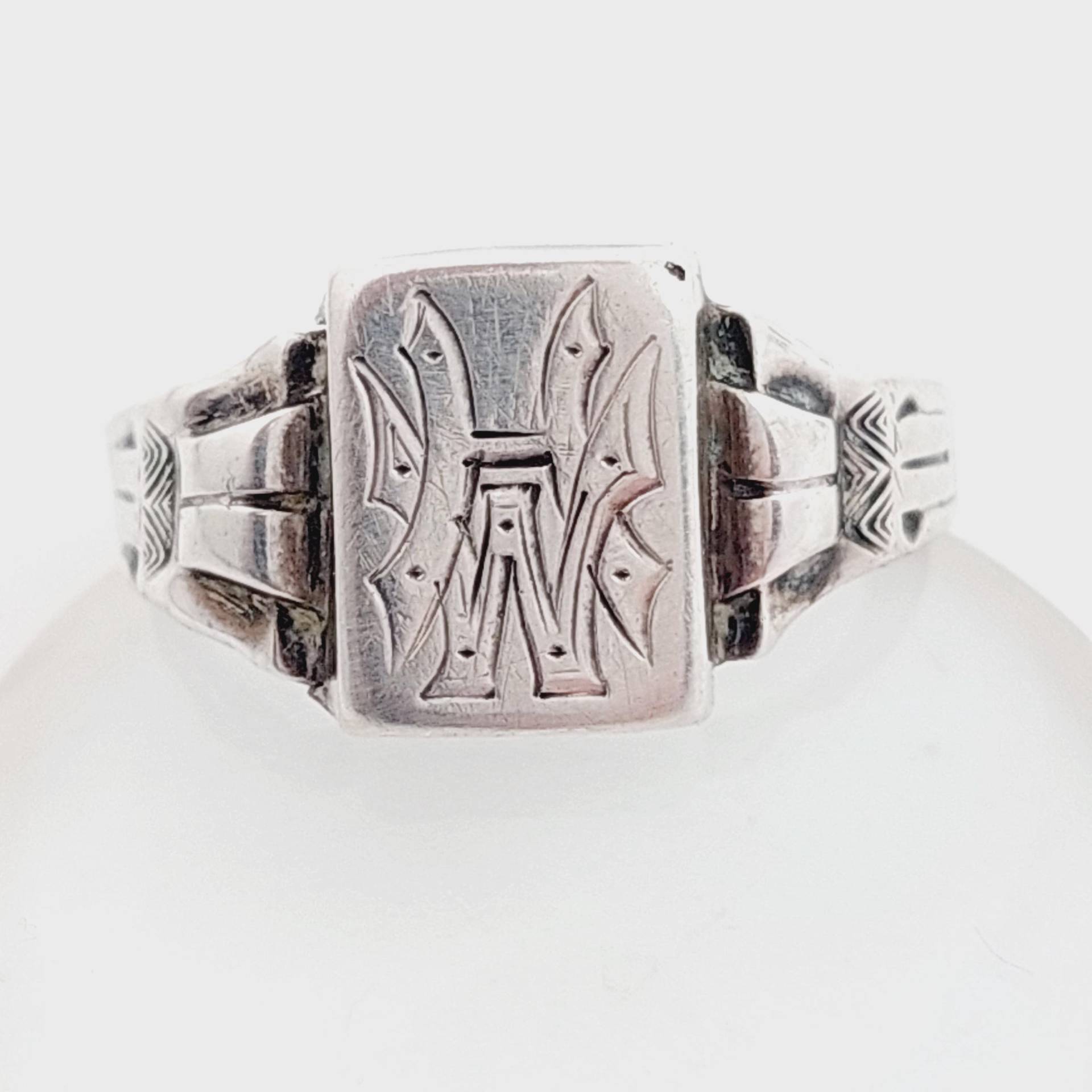 Gr 17 Antiker 800 Silber Frauen Siegelring Herrenring Initialen Hw Wh Silver Signet Ring Gr 17 Antiker 800 Silber Frauen Siegelring Herrenring Initialen Hw Wh Silver Signet Ring von SchmuckparadiesShop