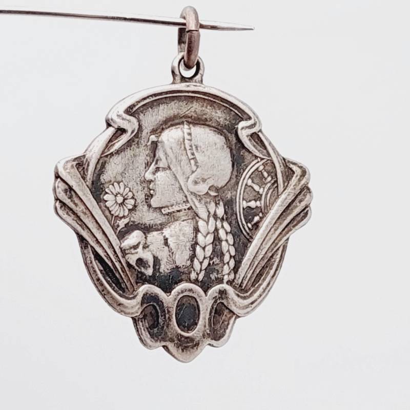 Schöner Antiker Jugendstil Anhänger Frau Mit Blumen 800Er Silber Charm Bettelarmband Kettenanhänger von SchmuckparadiesShop