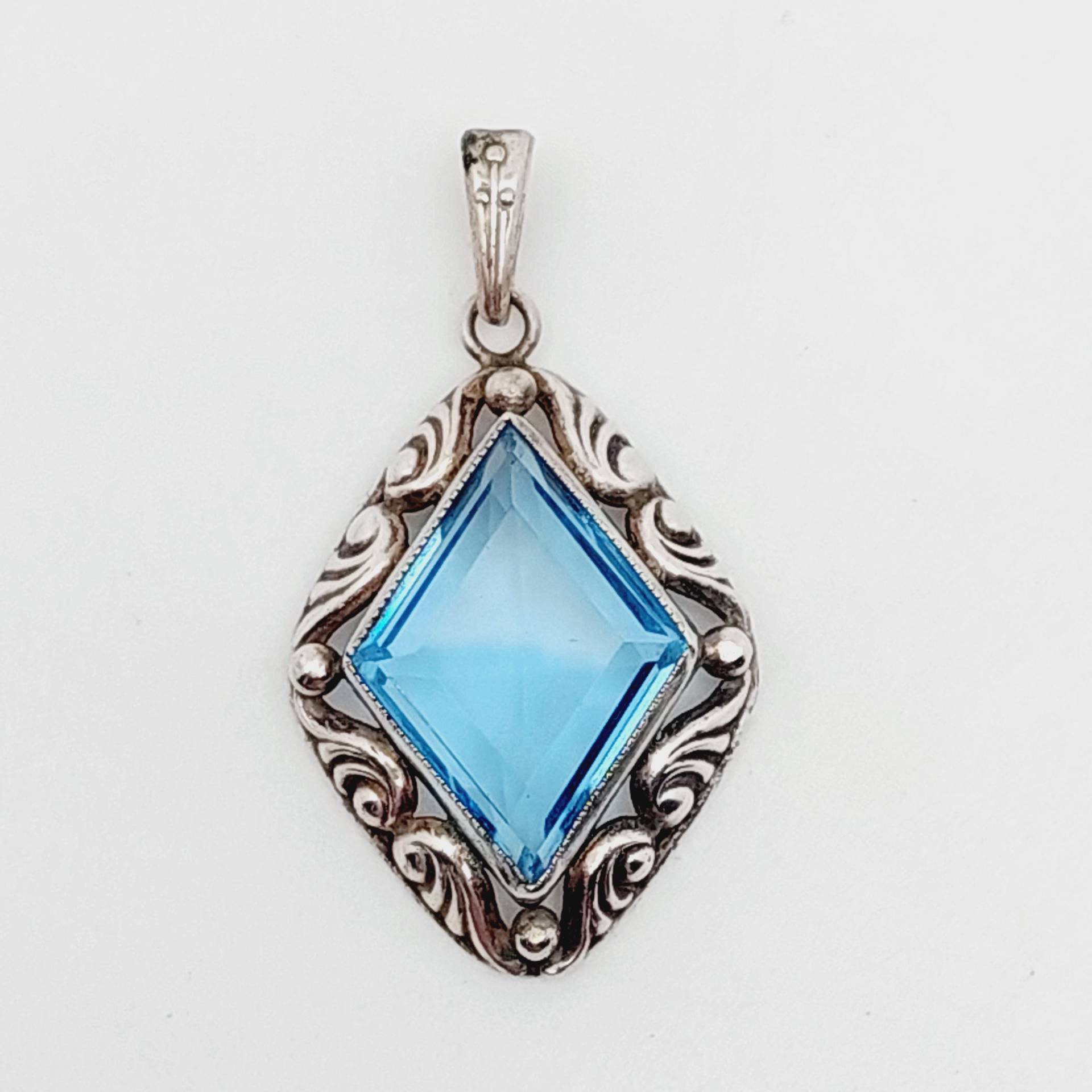 Sehr Schöner Antiker 835Er Silber Anhänger Art Deco Hellblau Geschliffener Stein Aquamarin Farbend Sehr Schöner Antiker 835Er Silber Anhänger Art Deco Hellblau Geschliffener Stein Aquamarin Farbend von SchmuckparadiesShop
