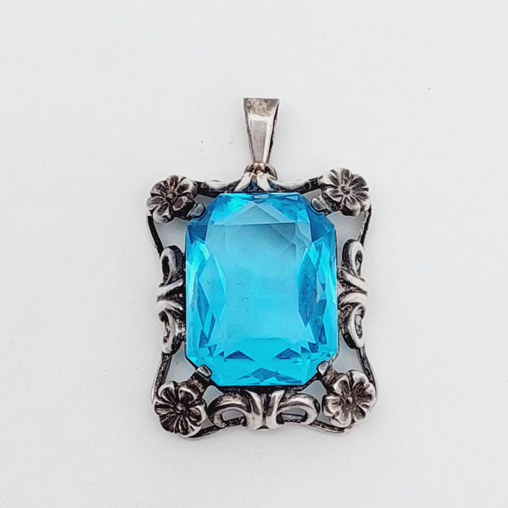 Sehr Schöner Antiker 835Er Silber Anhänger Art Deco Hellblau Geschliffener Stein Aquamarin Farbend Sehr Schöner Antiker 835Er Silber Anhänger Art Deco Hellblau Geschliffener Stein Aquamarin Farbend von SchmuckparadiesShop