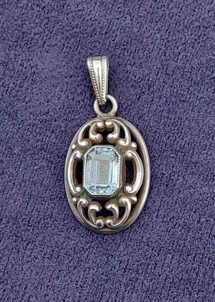 Sehr Schöner Antiker 835Er Silber Anhänger Hellblau Geschliffener Stein Aquamarin Farbend Sehr Schöner Antiker 835Er Silber Anhänger Hellblau Geschliffener Stein Aquamarin Farbend von SchmuckparadiesShop