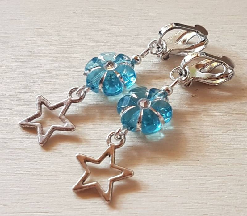 Kinderohrclips Clips Mit Sterne Und Blaue Glitzerblumen Kinderohrclips Clips Mit Sterne Und Blaue Glitzerblumen von Schmuckperle3000