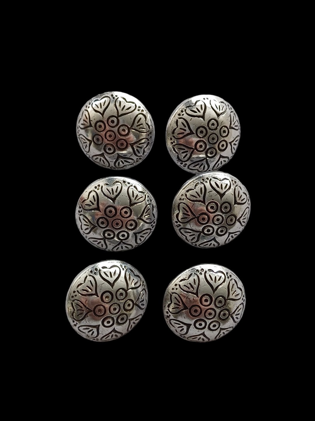 6x Silberfarbene Herz Motiv Trachtenknöpfe Aus Metall Größe 20mm, Oktoberfest, Metalltrachtenknöpfe #1124360 von Schmuckstadel24