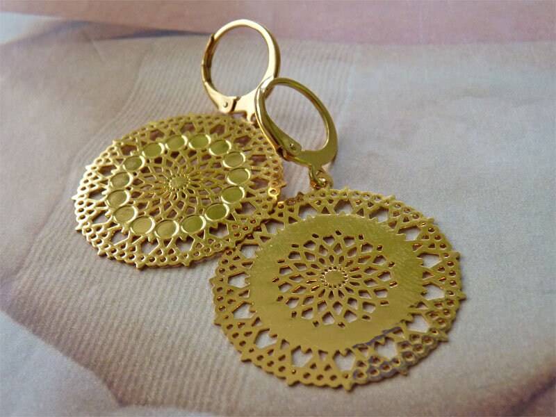 Hübsche Ohrhänger Mandala" Farbe Gold von SchmuckstueckeShop
