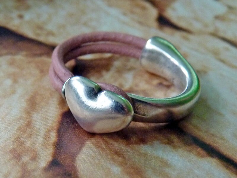 Ring Leder Mit Metall Farbe Rosa Ring Leder Mit Metall Farbe Rosa von SchmuckstueckeShop
