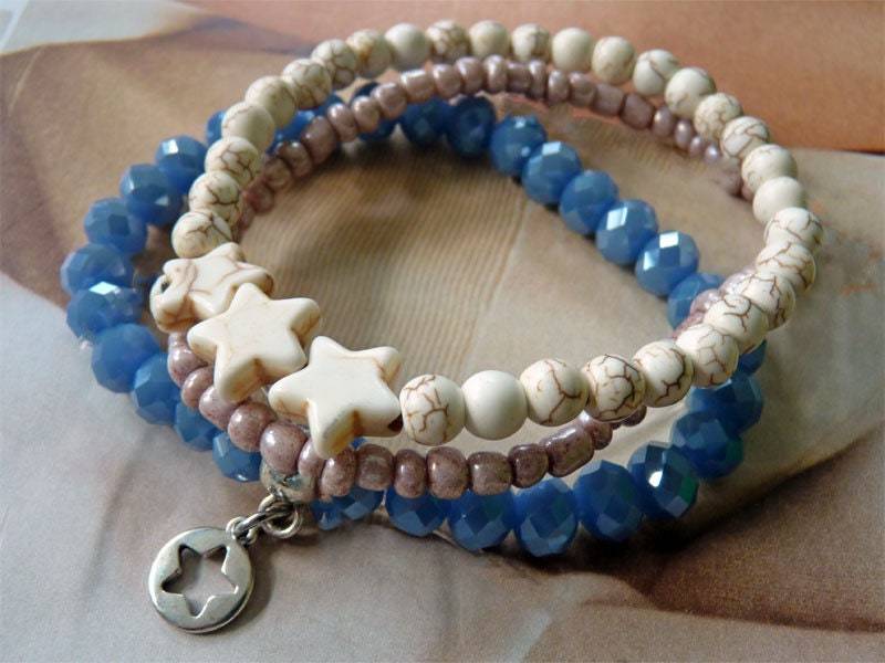 Trendiges Armbandset Perlen Blau-Creme-Taupe Trendiges Armbandset Perlen Blau-Creme-Taupe von SchmuckstueckeShop