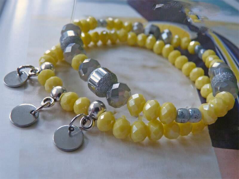 Trendiges Armbandset Perlen Gelb-Grau Trendiges Armbandset Perlen Gelb-Grau von SchmuckstueckeShop