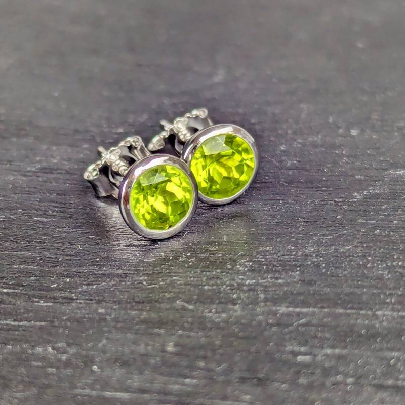 Ohrstecker -Echt Silber - Mit Echtem Peridot, Wunderschön | Schmuckstyck von Schmuckstyck