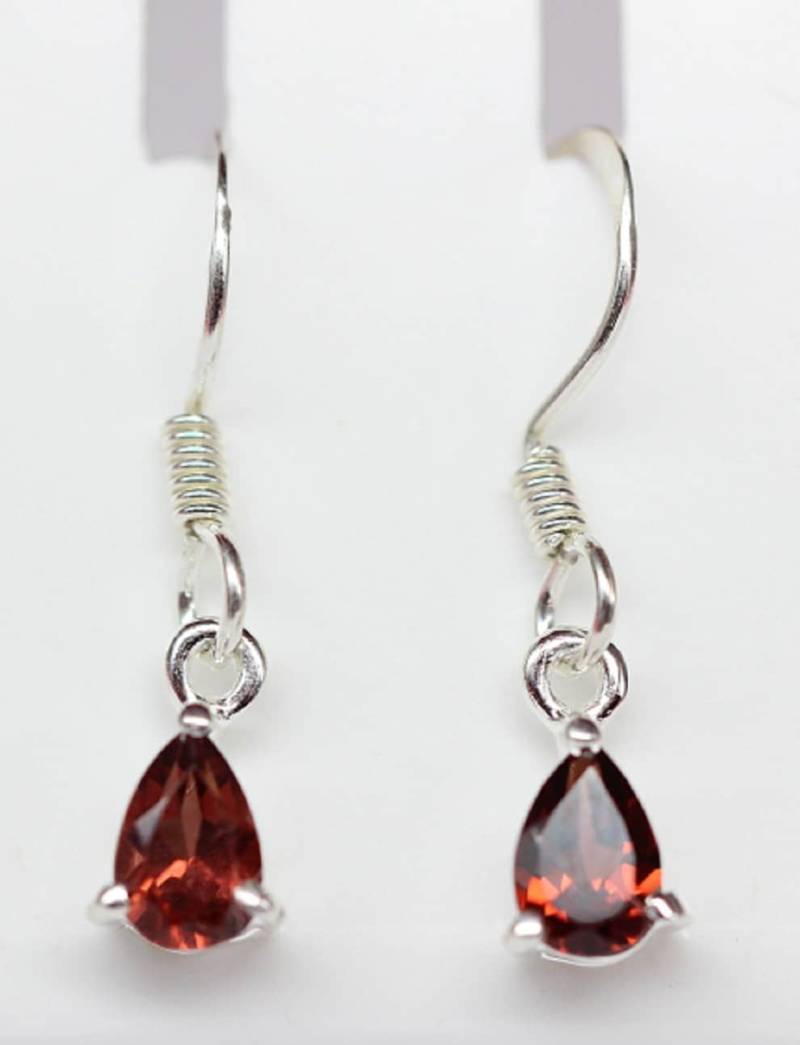 Edle 0, 7 Carat Granat Ohrhanger 925 Silber Ohrschmuck Funkelnder Edelsteinschmuck von Schmucktime
