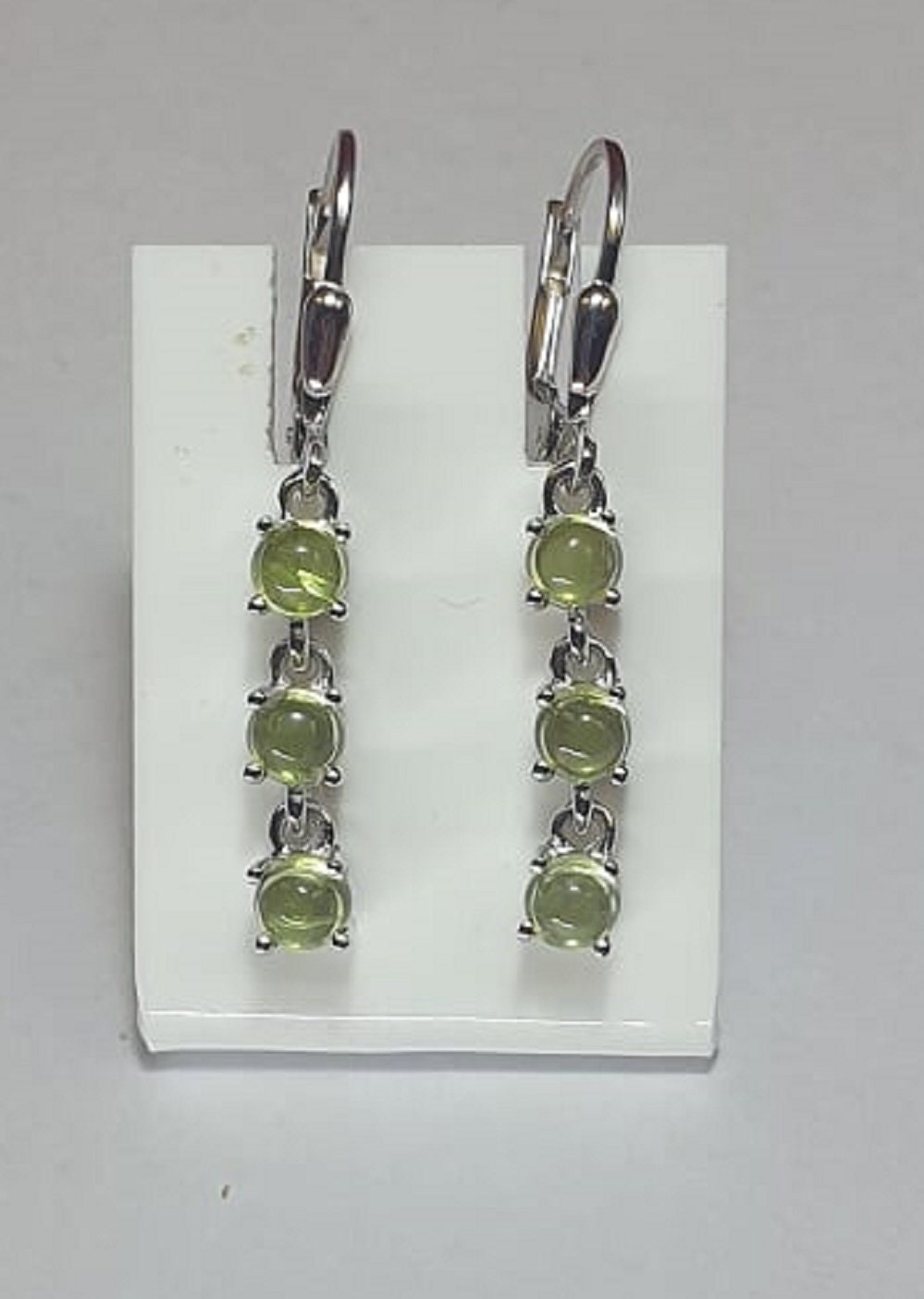Edle 2, 15 Carat Leuchtende Peridot Brisur 925 Silber Ohrstecker Cabochon Schliff von Schmucktime