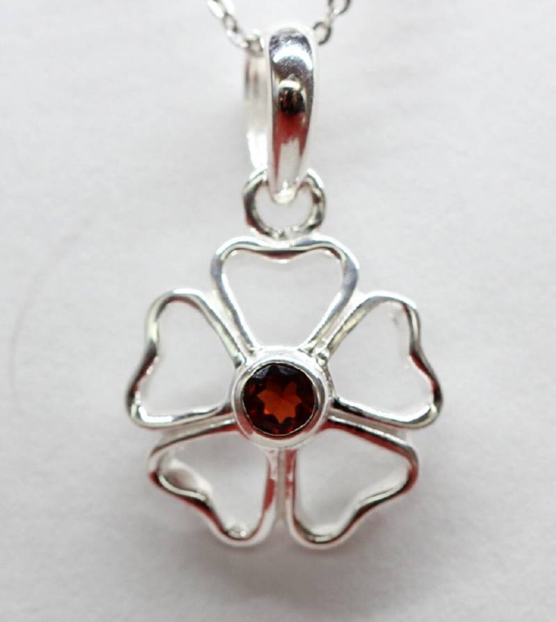 Edler 1, 1 Carat Granat Anhanger Kleeblatt 925 Silber Collier Kette Glackssymbol von Schmucktime