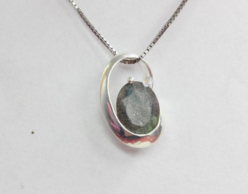 Edler Moderner 1, 8 Carat Irrisierender Labradorit Anhanger 925 Silber Collier Kette von Schmucktime