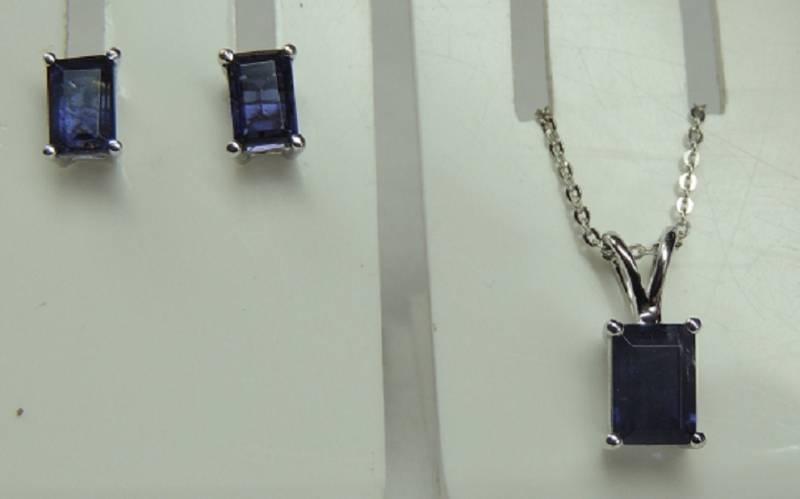 Edles 2, 4 Carat Iolith Schmuckset 925 Silber Anhanger Ohrstecker Wassersaphir Edles 2, 4 Carat Iolith Schmuckset 925 Silber Anhanger Ohrstecker Wassersaphir von Schmucktime