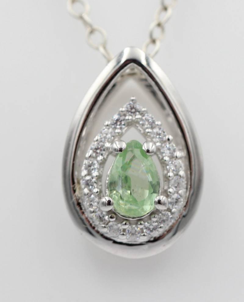 Seltener 0, 51 Carat Mint Kyanit Anhänger 925 Silber Collier Kette Mintfarben von Schmucktime