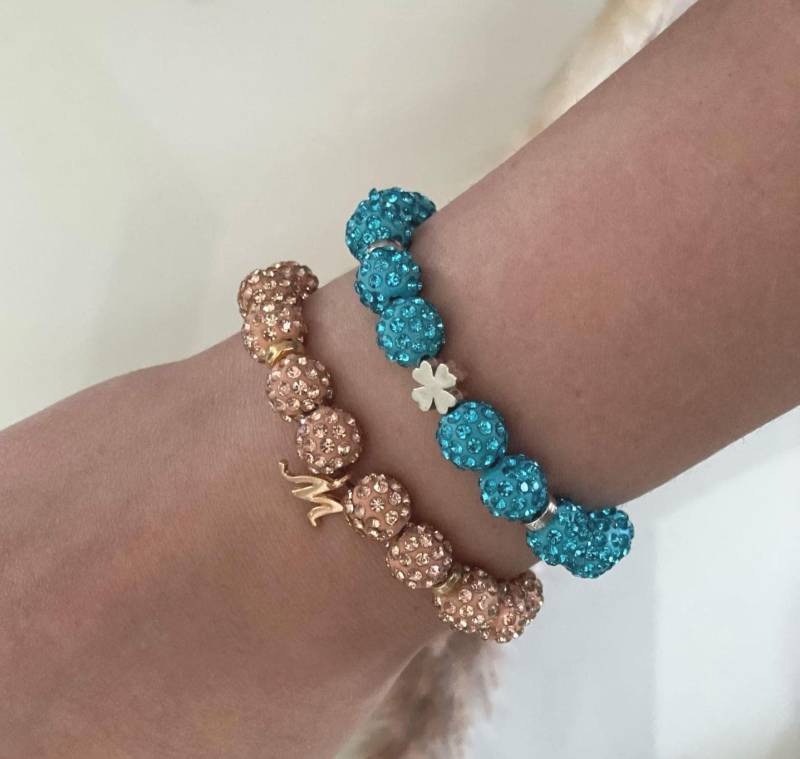 Armband Personalisiert Perlenarmband Name Buchstaben Mit Anhänger Initialen Freundschaft Liebe Geschenk Für Schwester Mama Glitzer Schmuck von SchmucktraumBoutique