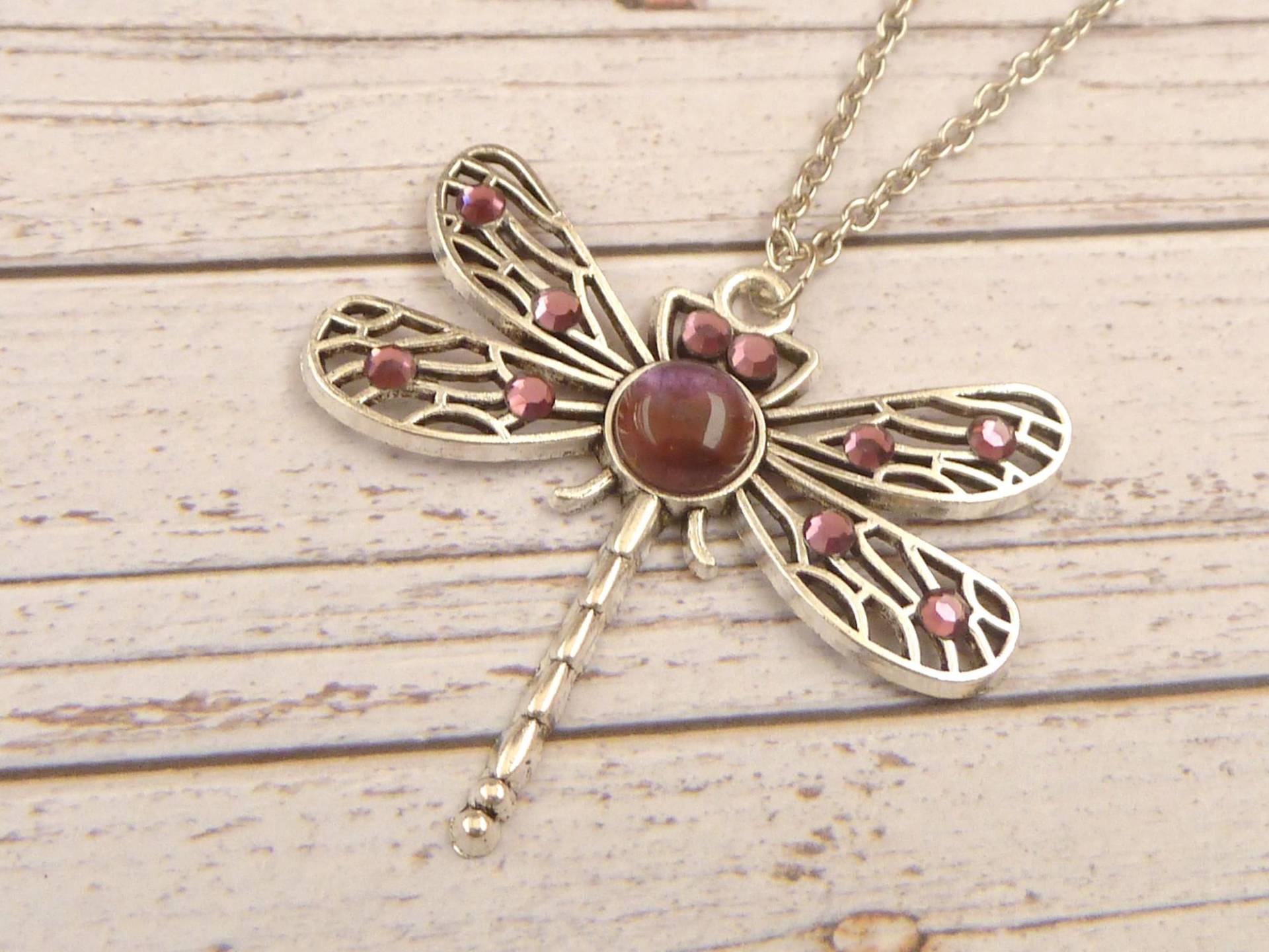 Edelstein Halskette Libelle Mit Amethyst Cabochon Lila Silberfarben Sommer Schmuck Geschenkidee Frau Freundin von Schmucktruhe
