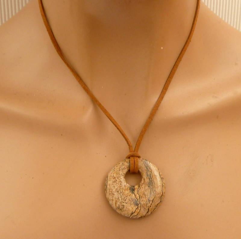 Edelstein Halskette Mit Landschafts Jaspis Donut Schmuck Unikat Wildlederband Braun Geschenkidee Frau Freundin von Schmucktruhe