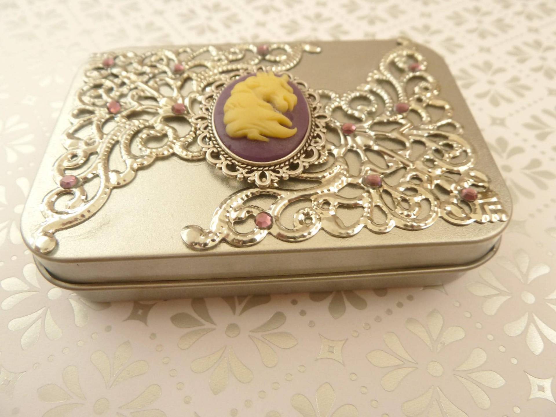 Edle Dose Aus Metall Silberfarben Mit Einhorn Kamee Aufbewahrung Schmuck Pillen Dekoration Mädchen Geschenkidee Weihnachtsgeschenk Enkelin von Schmucktruhe