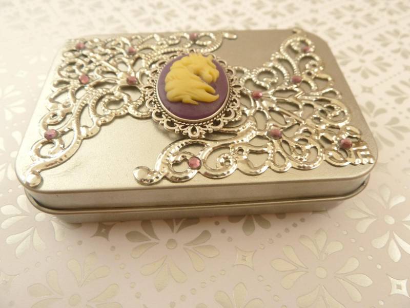 Edle Dose Aus Metall Silberfarben Mit Einhorn Kamee Aufbewahrung Schmuck Pillen Dekoration Mädchen Geschenkidee Weihnachtsgeschenk Enkelin von Schmucktruhe