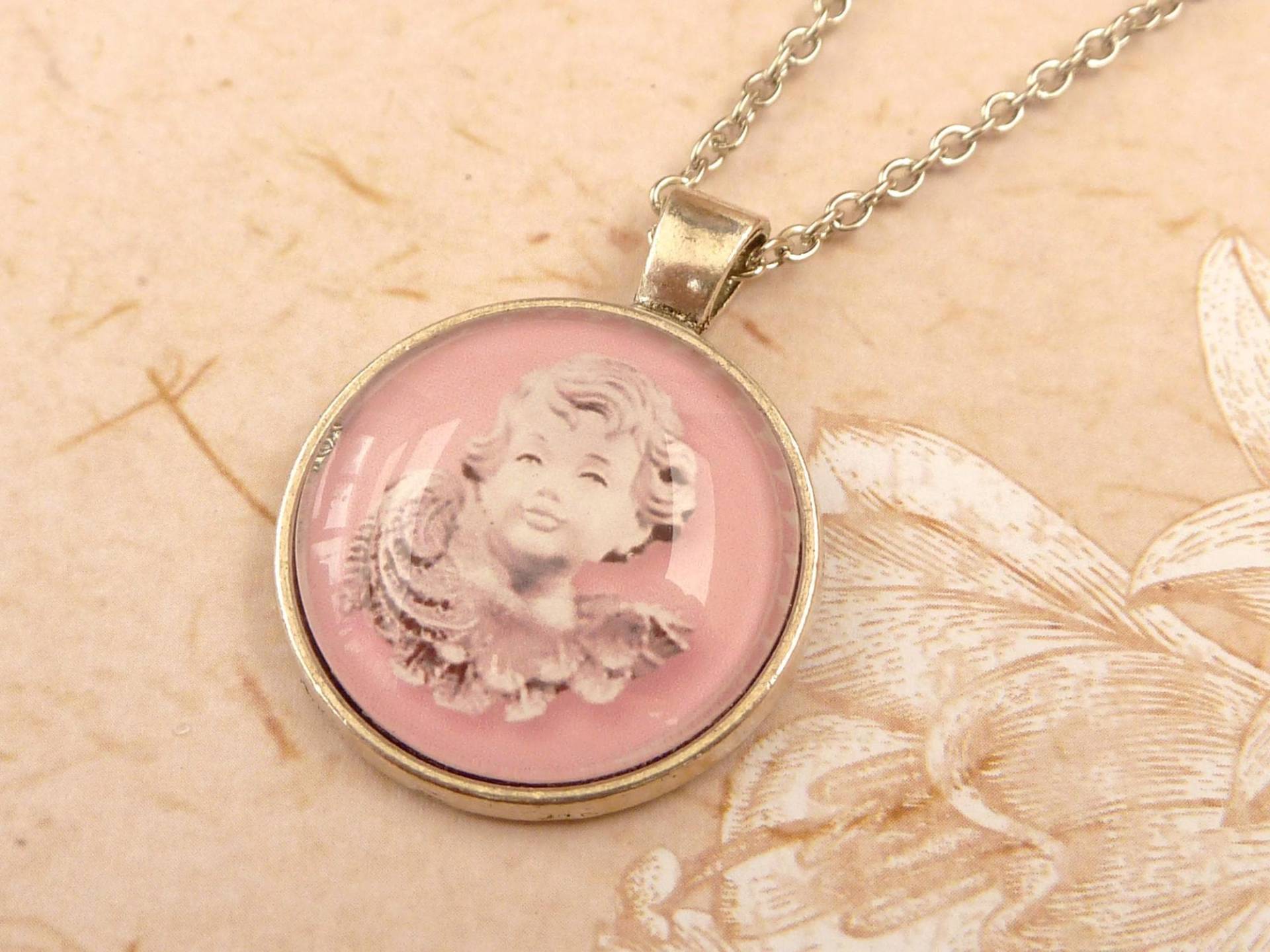 Edle Halskette Mit Engel Motiv Rosa Silberfarben Cabochon Schmuck Geschenk Beste Freundin Ostergeschenk Frau von Schmucktruhe
