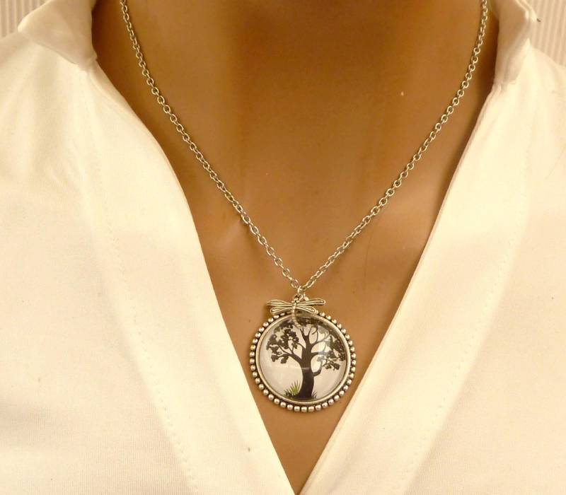 Edle Halskette Mit Schönem Baum Motiv Silberfarben Geschenkidee Frau Freundin Irland Stil Schmuck von Schmucktruhe