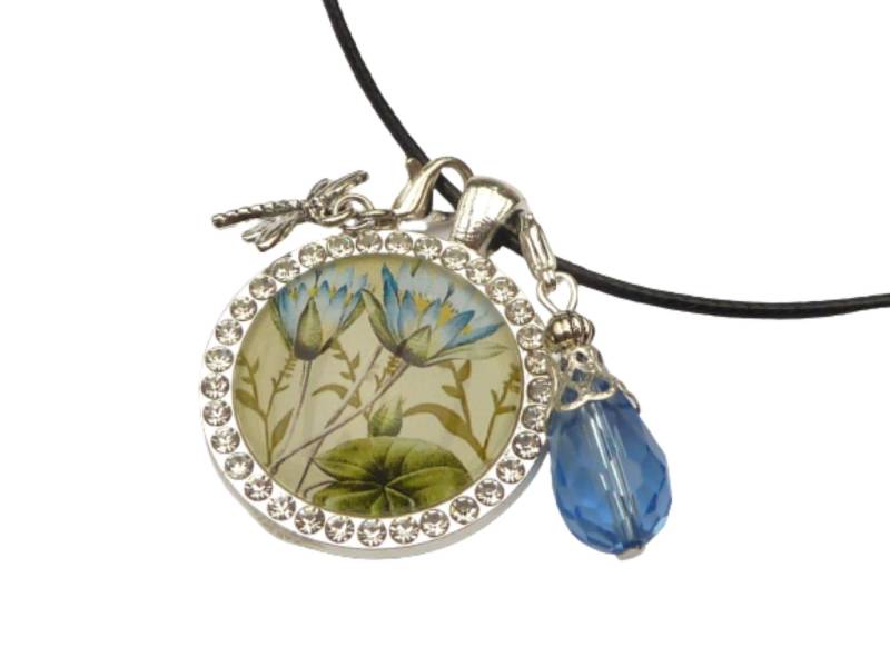 Exklusive Halskette Mit Seerosen Motiv Silberfarben Wechselschmuck 3 Abnehmbaren Schmuckanhängern Geschenkidee Frau von Schmucktruhe