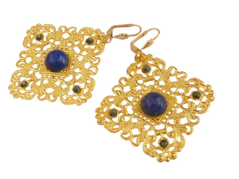 Filigrane Xxl Ohrringe Mit Lapis Lazuli Edelstein Cabochons Dunkelblau Goldfarben Hauchdünne Metallornamente Geschenkidee Frau Freundin von Schmucktruhe