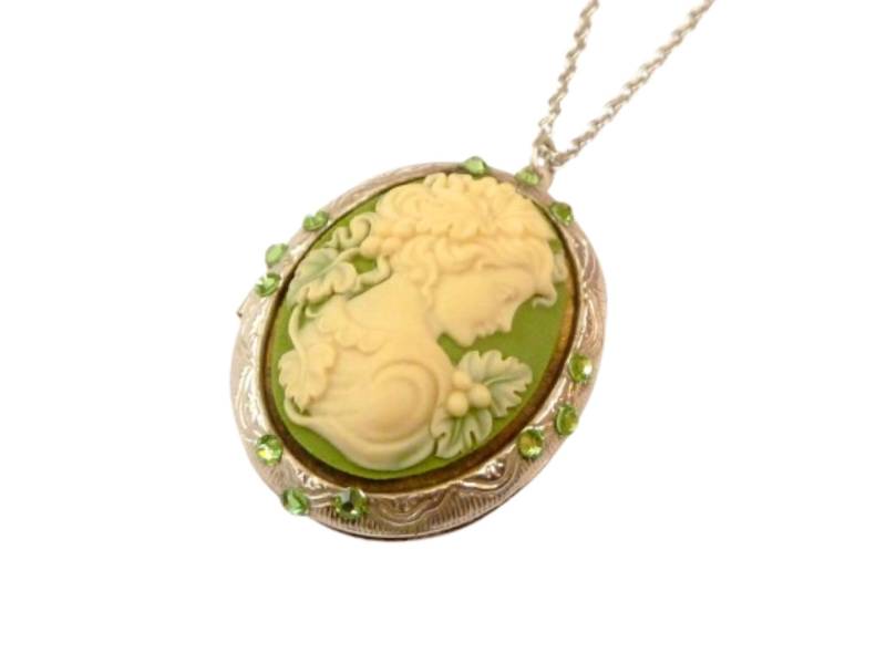 Große Medaillon Halskette Mit Kamee Dame Grün Silberfarben Foto Halsschmuck Geschenkidee Frau Freundin Weihnachtsgeschenk von Schmucktruhe