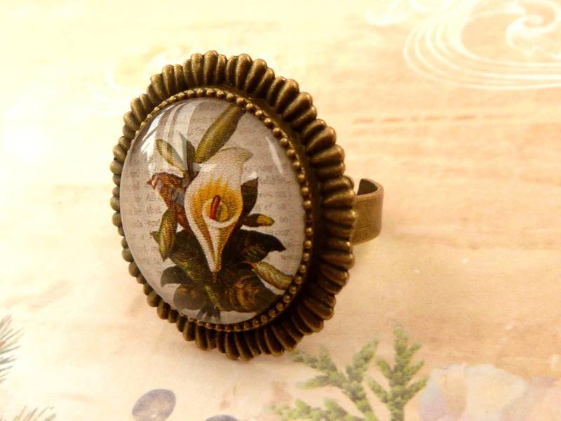 Großer Ring Mit Calla Motiv Grün Bronzefarben Statement Schmuck Geschenkidee Beste Freundin Weihnachtsgeschenk von Schmucktruhe