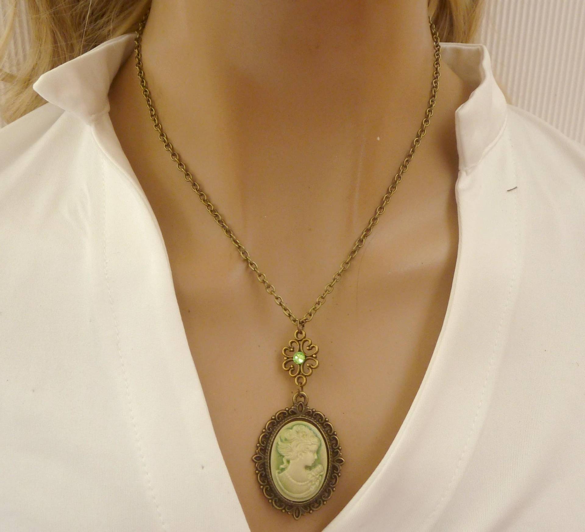 Halskette Mit Kamee Im Vintage Stil Perlmuttgrün Bronzefarben Barock Rokoko Schmuck Geschenkidee Frau Freundin von Schmucktruhe