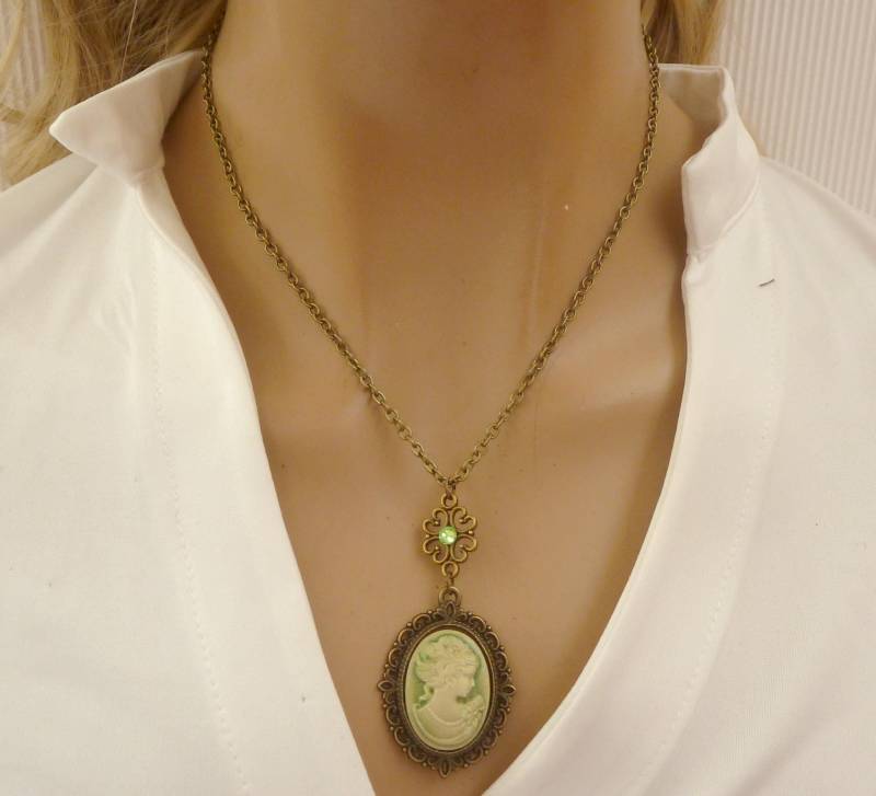 Halskette Mit Kamee Im Vintage Stil Perlmuttgrün Bronzefarben Barock Rokoko Schmuck Geschenkidee Frau Freundin von Schmucktruhe