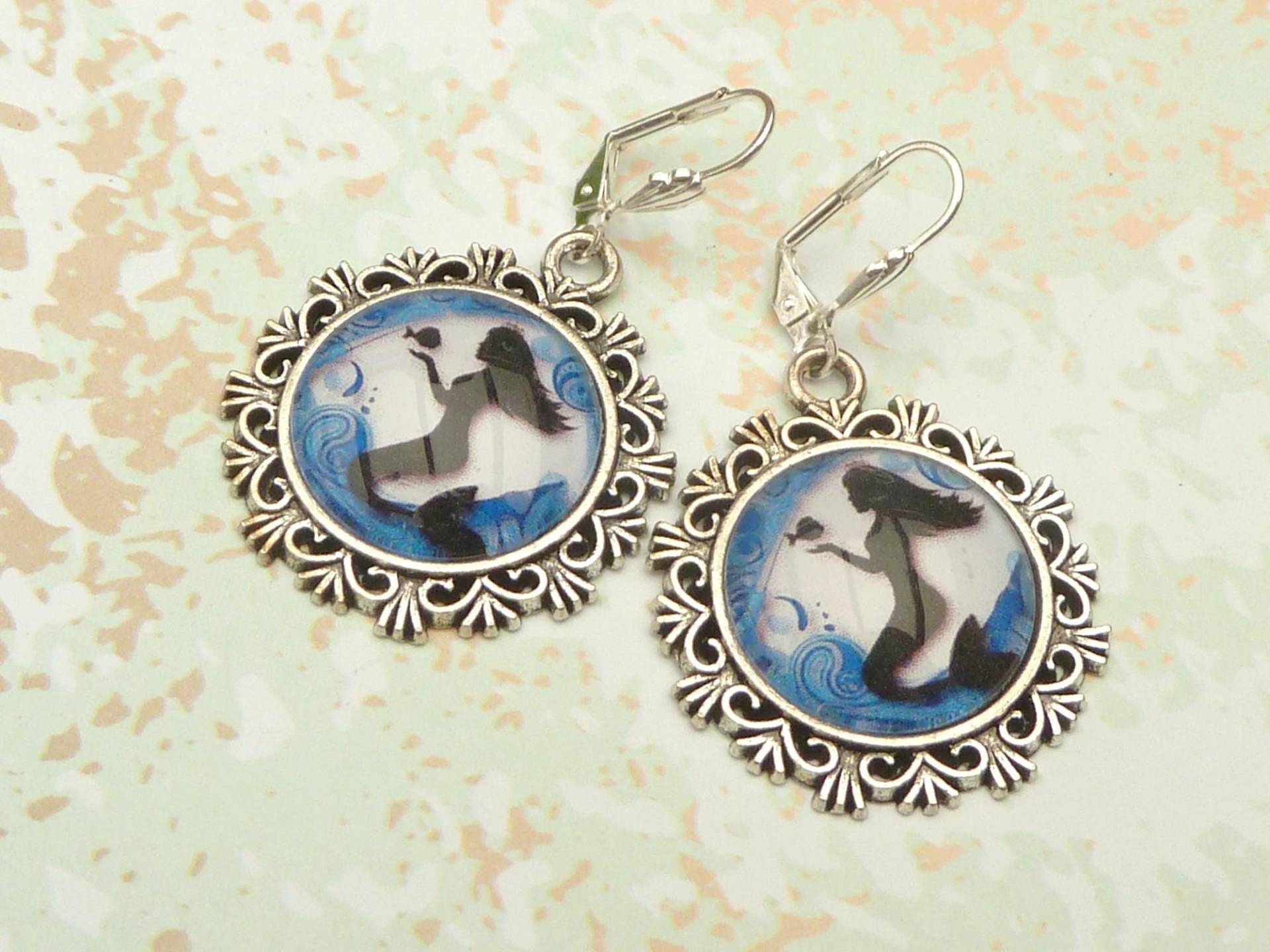 Maritime Ohrringe Mit Meerjungfrau Und Fisch Blau Schwarz Sterling Silber Ohrhaken Glascabochon Schmuck Mädchen Geschenkidee von Schmucktruhe