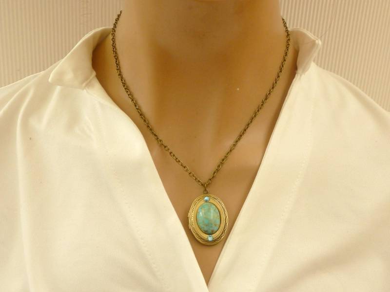 Medaillon Halskette Foto Schmuck Bronzefarben Mit Schmuckstein Türkis Geschenkidee Weihnachten Ehefrau Vintage Stil von Schmucktruhe