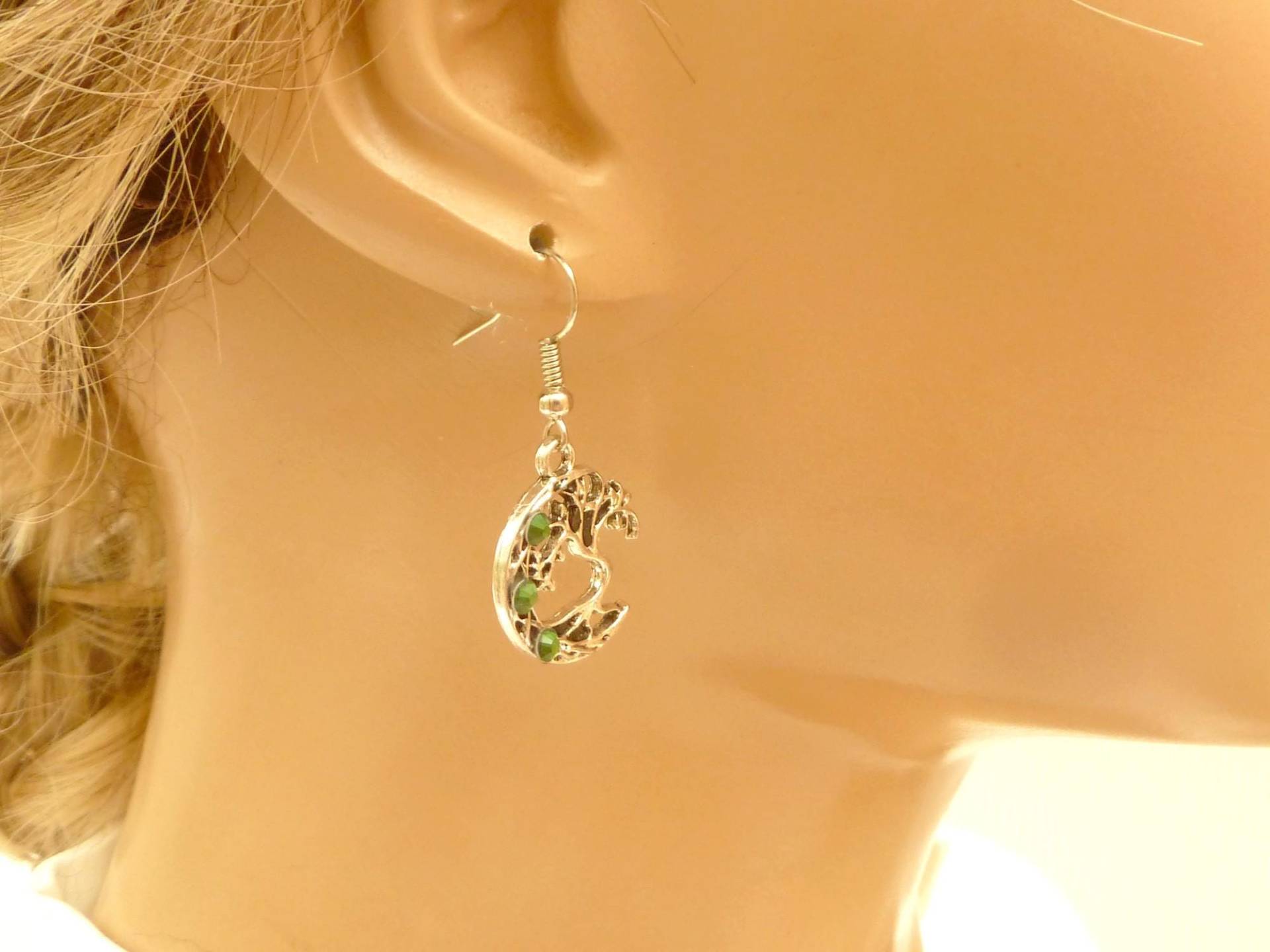 Ohrringe Im Irland Stil Mit Halbmond Und Baum Antiksilberfarben Grüne Kristalle von Schmucktruhe