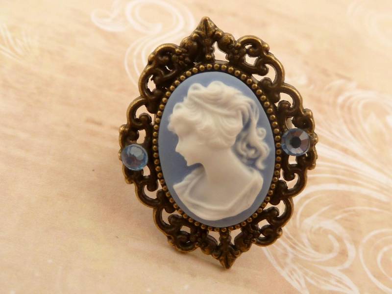 Ovaler Ring Mit Kamee Blau Bronzefarben Feine Verzierungen Größenverstellbar Geschenkidee Frau Freundin Weihnachtsgeschenk von Schmucktruhe