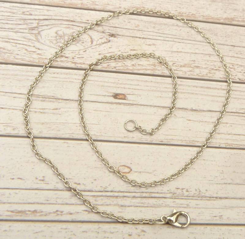 Schlichte Halskette Silberfarben Länge Von 32 cm Bis 62 Frei Wählbar Ideal Für Schmuckanhänger Kettenglieder 2 Mm X 3 Schlichte Halskette Silberfarben Länge Von 32 cm Bis 62 Frei Wählbar Ideal Für Schmuckanhänger Kettenglieder 2 Mm X 3 von Schmucktruhe