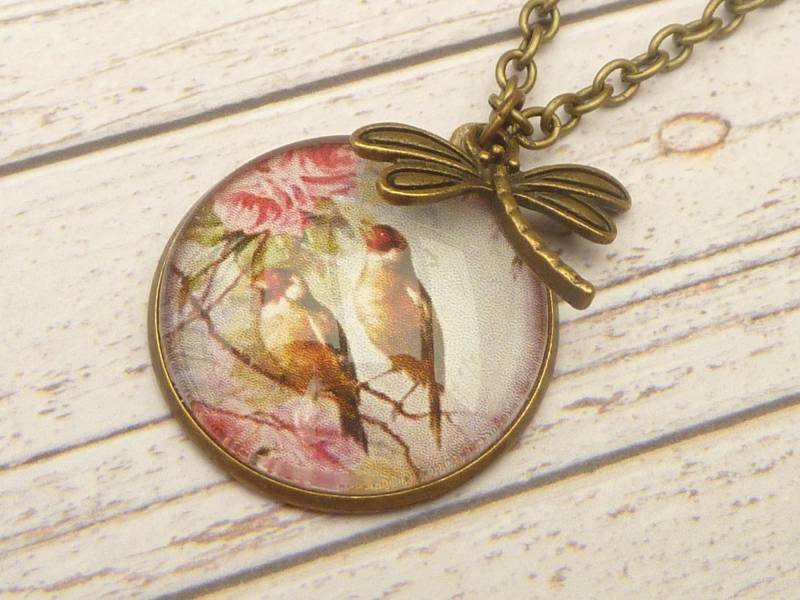 Sommer Halskette Mit Vogelpaar Und Rosen Motiv Bronzefarben Schlichter Schmuck Bettelkette Geschenk Freundin Sommer Halskette Mit Vogelpaar Und Rosen Motiv Bronzefarben Schlichter Schmuck Bettelkette Geschenk Freundin von Schmucktruhe